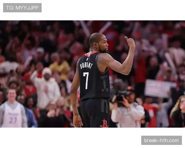 杜兰特中距离神技再显威力，连续得分助球队取胜