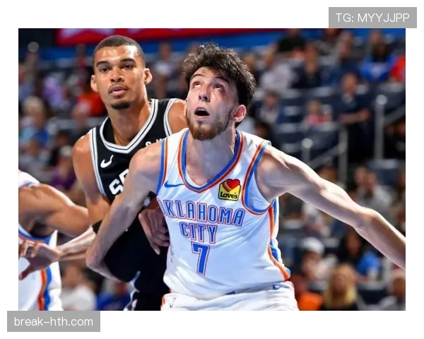 霍姆格伦挡拆拉开空间 对位中锋难封堵比新秀期更稳